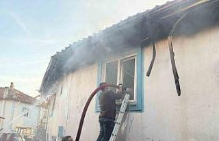 Kütahya’da çıkan yangında iki ev ve bir ahır...