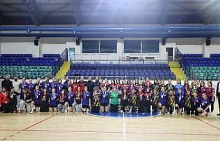 Kütahya’da ’Okullar Arası Genç Kızlar Hentbol’...