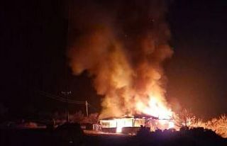 Malatya’da alevlere teslim olan ev küle döndü