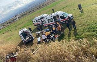 Manisa’da otomobil tarlaya uçtu: 1’i bebek 5...