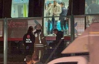 Marmaray Küçükçekmece durağından raylara atlayan...