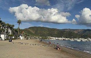 Marmaris’te yazdan kalma günler: Vatandaşlar sahillere...