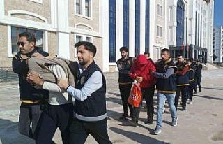 Masaj salonlarına fuhuş operasyonunda 6 kişi tutuklandı