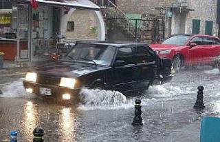 Menteşe’de şiddetli yağmur ve dolu etkili oluyor