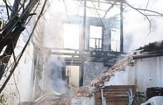 Menteşe’deki yangında 2 ev kullanılmaz hale geldi