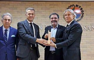 Mersin Kenti Edebiyat Ödülü Ahmet Ümit’in