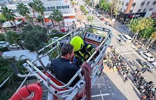 Mersin’de iş merkezinde yangın ve kurtarma tatbikatı...