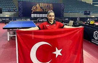 Mısır’da Ebru Acer’den gümüş ve Sümeyra...