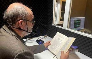 Muratpaşa’da yazar ve şairler gönüllü okuyucu...