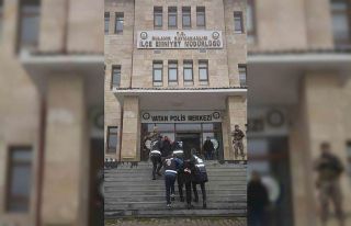 Muş’ta firari 2 şüpheli suç aleti silahla yakalanarak...