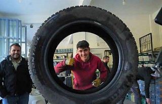 Muş’ta lastikçilerde kış lastiği yoğunluğu...