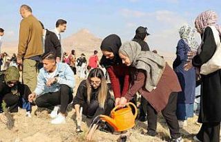 NEÜ’de Milli Ağaçlandırma Günü’nde fidanlar...