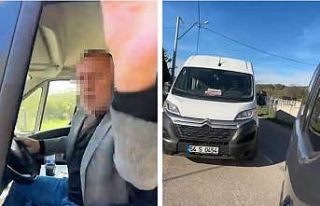 Öğrenci dolu okul servisi şoförünün, trafikte...