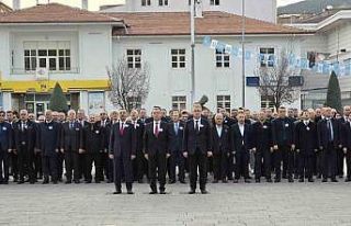 Öğretmenler Günü programında her yaştan meslektaş...