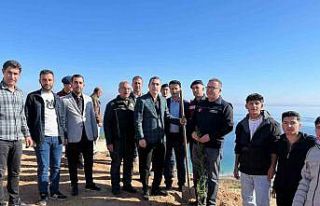 Öğretmenler şehit polis için hatıra ormanı oluşturdu