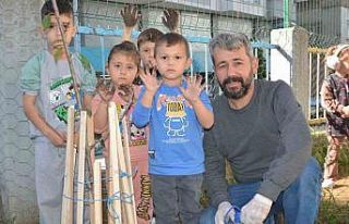 Ordu’da minikler, meyve fidanlarını toprakla buluşturdu