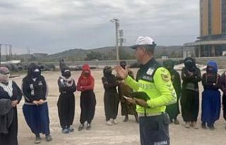 Osmaniye’de 15 kişilik minibüsten 30 işçi çıktı