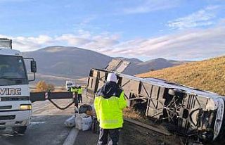 Otobüs kazasında ölenlerin kimlik tespit çalışmaları...
