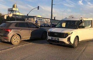 Otomobil ile hafif ticari araç çarpıştı: 6 yaralı