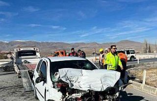 Otomobil ile kamyon çarpıştı: 1 yaralı