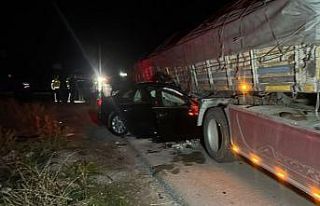 Otomobil tırla çarpıştı: 2 ölü, 2 yaralı