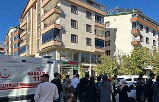 Otomobilin çarptığı 2 öğrenci yaralandı