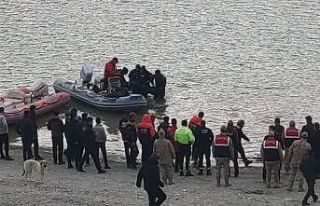 Otomobilin uçtuğu barajda kaybolan gencin cansız...