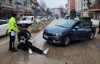 Otomobille çarpışan motosikletin sürücüsü yaralandı