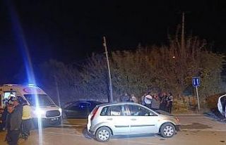 Otomobiller çarpıştı: 3 yaralı