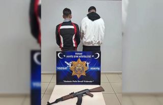 Oyuncak silahla şov yapıp sosyal medyada paylaştılar,...