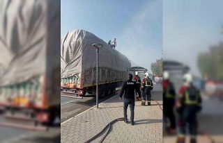 Pamuk yüklü tırda çıkan yangın büyümeden söndürüldü