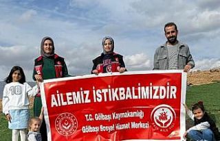 Paraşütle "Ailemiz istikbalimizdir" mesajı...