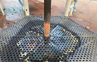 Parkta oynayan çocuklar oyuncağı ateşe verdi