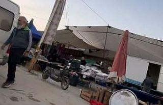 Pazarda uyuşturucu satarken yakalandı