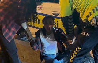 Polisin alkollü yolcuyla imtihanı kamerada