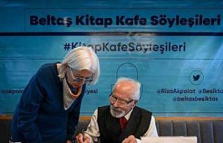 Prof. Dr. Emre Kongar, Beltaş Kitap Kafe’de okurlarıyla...
