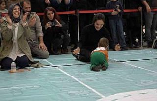 Rize’de emekleme yarışında bebeklerden çok aileler...