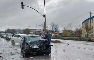 Sakarya’da 3 araçlı zincirleme kaza: 2 yaralı