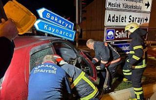 Sakarya’da iki otomobil çarpıştı: 5 yaralı