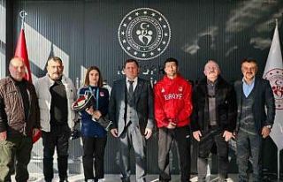 Şampiyonlara coşkulu karşılama