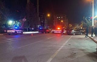 Şanlıurfa’da cadde ortasında silahlı kavga kamerada:...