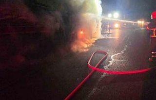 Şanlıurfa’da salça yüklü tır alev alev yandı