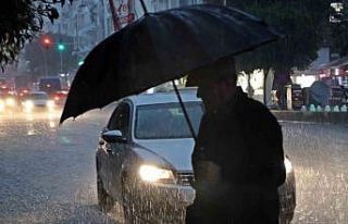 Sarı alarm ile uyarılan Antalya’da sağanak etkisini...