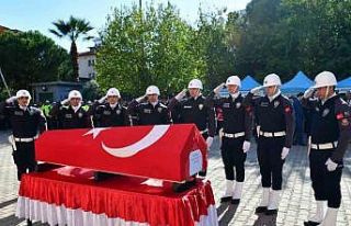 Şehit polis memuru görev yaptığı ilçeden uğurlandı