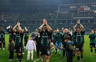 Serdar Dursun galibiyeti göbek atarak kutladı