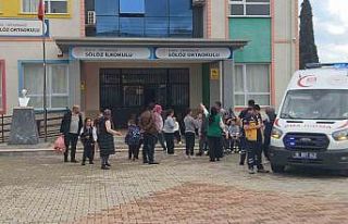 Şinitzel ve makarna yiyen öğrenciler hastaneye...