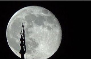 Şişkin ay görsel şölen sundu