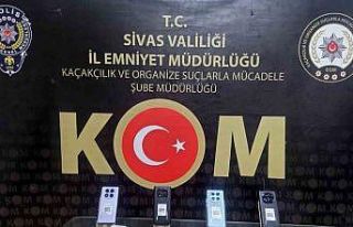 Sivas’ta kaçak tütün ve cep telefonu operasyonu:...