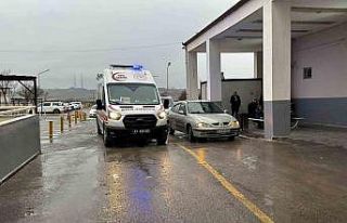 Siverek’te Otomobil ile Traktör Çarpıştı: 5...