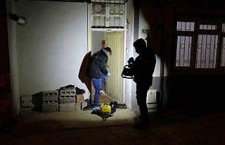 Sofra bezi silkelerken düşerek yaralanan ve kalbi...